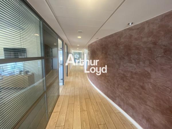Fréjus - Bâtiment de 1410 m² à la location - Pôle Excellence Jean Louis