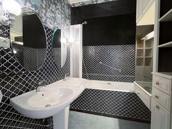 A vendre - Appartement Type 4 de 77 m² avec 2 chambres, place de parking et cave, dans résidence avec ascenseur "Angers Gare / Eblé