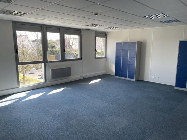 Immeuble de bureaux à louer à Saint-Herblain avec 48 parkings extérieurs