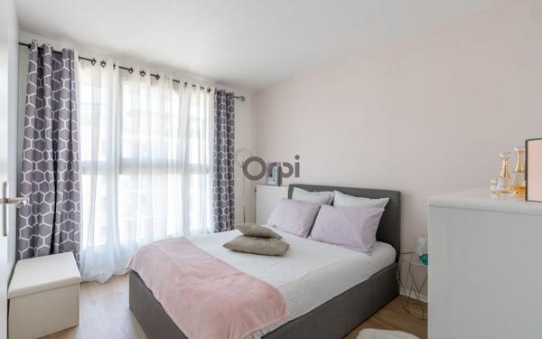 Appartement à vendre    4 pièces • 76,64 m2 Le Plessis-Robinson