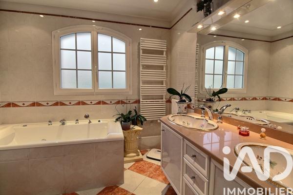 Maison à vendre 10 pièces 265 m² Villecresnes