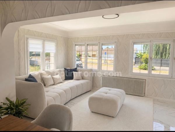 Maison familiale avec piscine et grand terrain : un cadre de vie privilégié à Saint-Eulien !