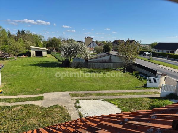 Maison familiale avec piscine et grand terrain : un cadre de vie privilégié à Saint-Eulien !