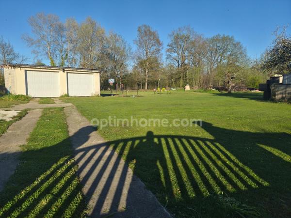Maison familiale avec piscine et grand terrain : un cadre de vie privilégié à Saint-Eulien !