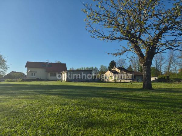 Maison familiale avec piscine et grand terrain : un cadre de vie privilégié à Saint-Eulien !