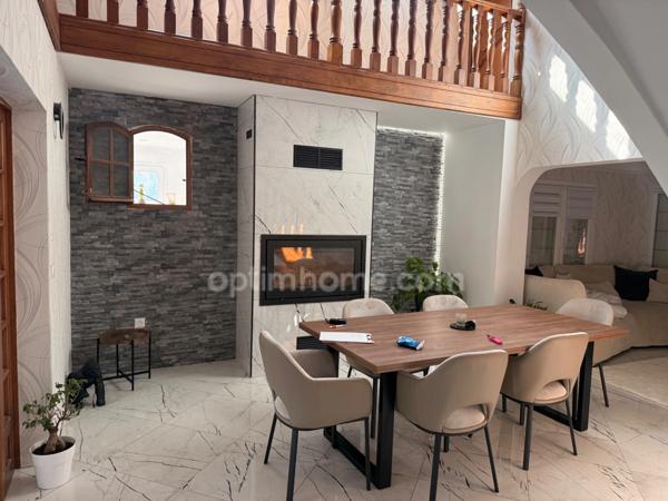 Maison familiale avec piscine et grand terrain : un cadre de vie privilégié à Saint-Eulien !