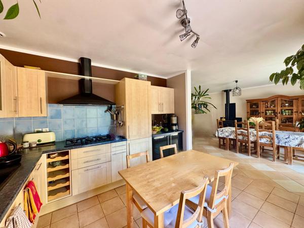 Bagnols-en-forêt-Var-villa plein pied individuelle 4 chambres +garage sur 2100m2 avec 2 entrées