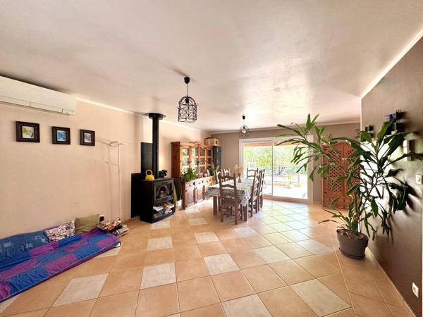 Bagnols-en-forêt-Var-villa plein pied individuelle 4 chambres +garage sur 2100m2 avec 2 entrées