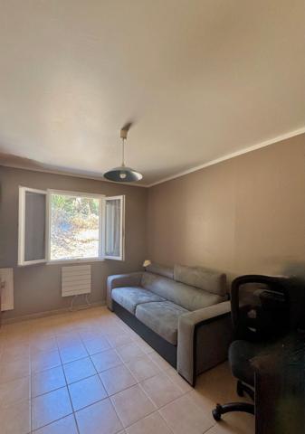 Bagnols-en-forêt-Var-villa plein pied individuelle 4 chambres +garage sur 2100m2 avec 2 entrées