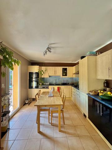 Bagnols-en-forêt-Var-villa plein pied individuelle 4 chambres +garage sur 2100m2 avec 2 entrées