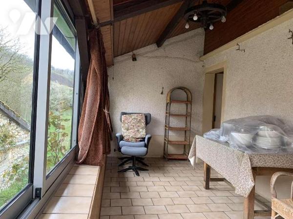 A VENDRE : Dans village avec commerces, maison avec dépendance sur terrain plat de 1.310m². Cet...