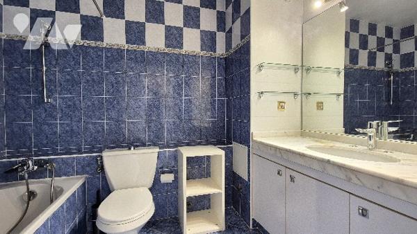 NICE OUEST – Les Belles Terres – Spacieux studio avec large terrasse et vue dégagée sur la mer.