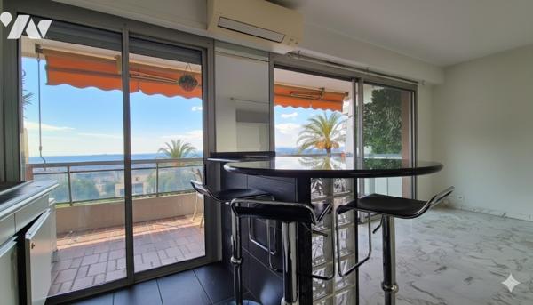 NICE OUEST – Les Belles Terres – Spacieux studio avec large terrasse et vue dégagée sur la mer.