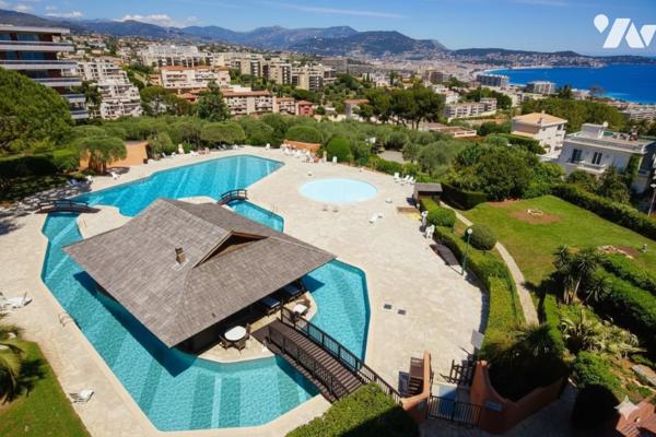 NICE OUEST – Les Belles Terres – Spacieux studio avec large terrasse et vue dégagée sur la mer.