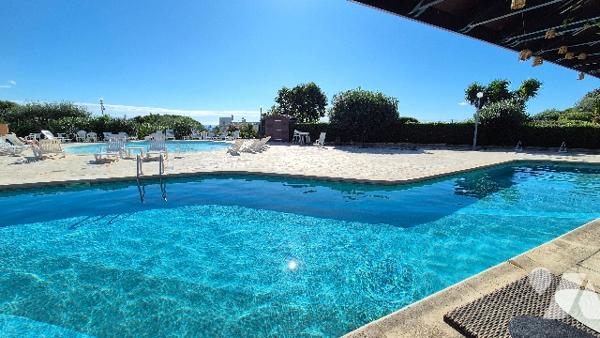 NICE OUEST – Les Belles Terres – Spacieux studio avec large terrasse et vue dégagée sur la mer.