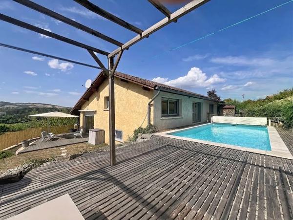 Maison familiale beaux volumes vue dégagée 5 chambres garage piscine