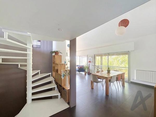 Maison familiale beaux volumes vue dégagée 5 chambres garage piscine