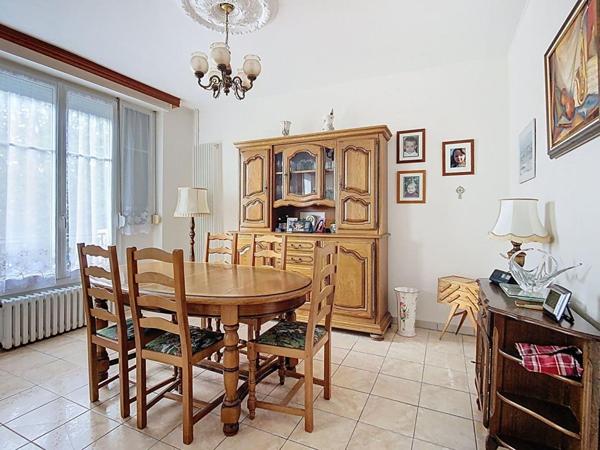 54130 Saint-Max, Maison soignée avec jardin, véranda et sous-sol complet