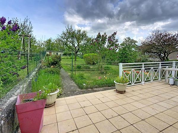 54130 Saint-Max, Maison soignée avec jardin, véranda et sous-sol complet