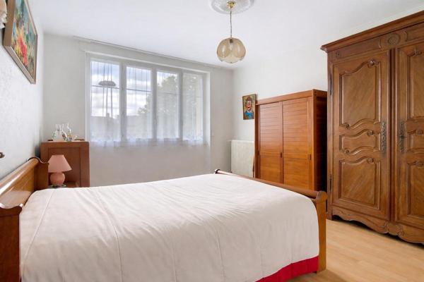 54130 Saint-Max, Maison soignée avec jardin, véranda et sous-sol complet
