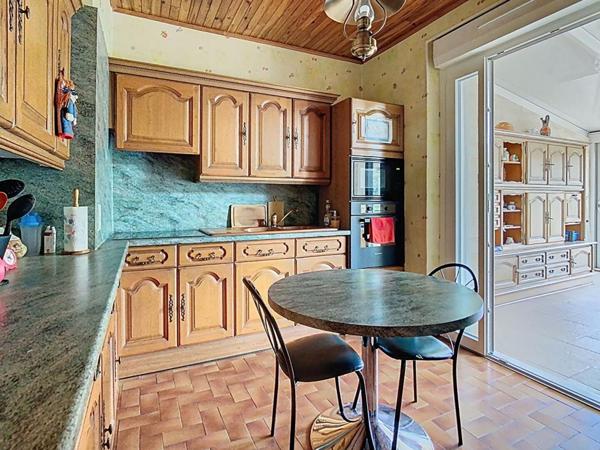 54130 Saint-Max, Maison soignée avec jardin, véranda et sous-sol complet