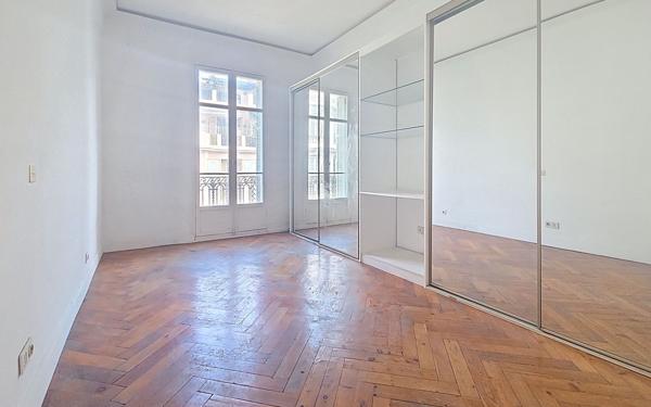 Appartement à vendre    5 pièces • 115 m2 Nice