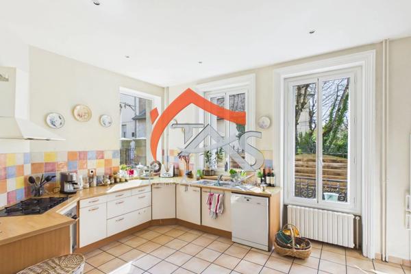 Vente Maison 14 pièces 355 m2 à Saint-Chamond