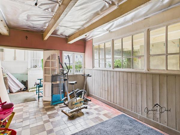 Rare en centre-ville de Saint-Pol-de-Léon, maison à fort potentiel avec jardin et dépendance