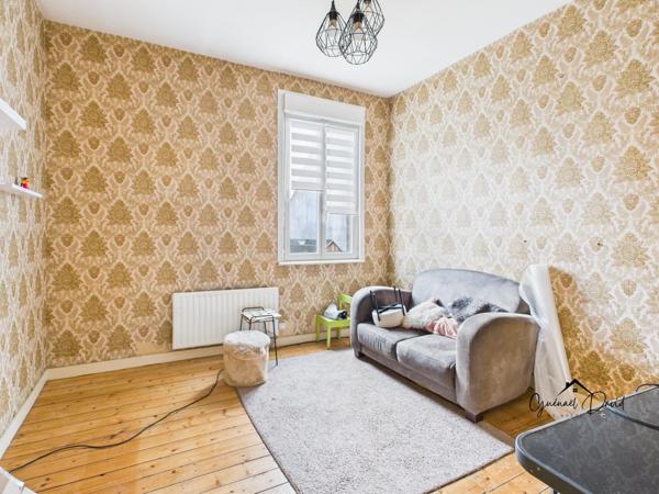 Rare en centre-ville de Saint-Pol-de-Léon, maison à fort potentiel avec jardin et dépendance