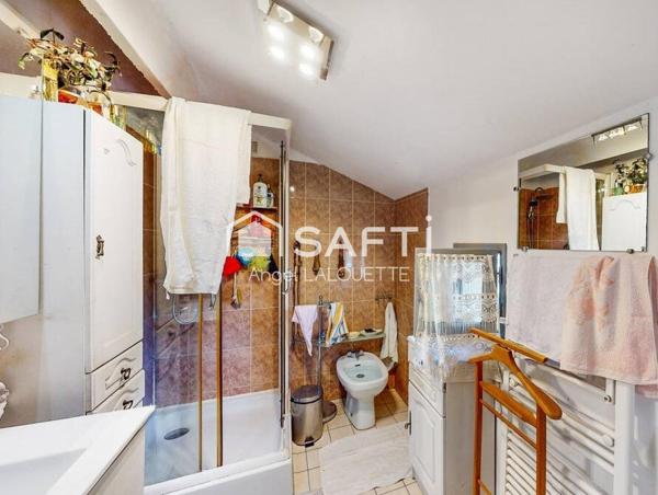 Propriété rare : maison + 4 gîtes, piscine, 4 ha sans vis-à-vis