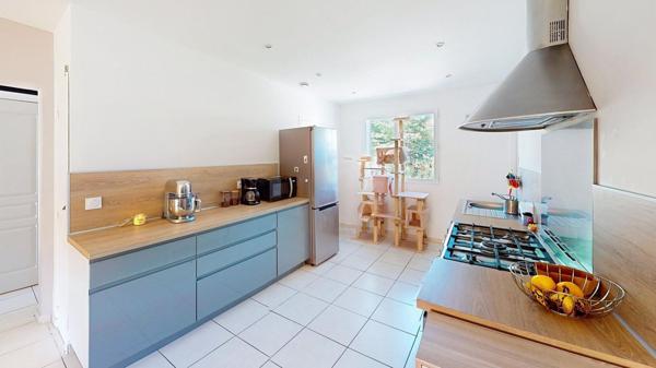 Appartement deux chambres, terrasse et garage