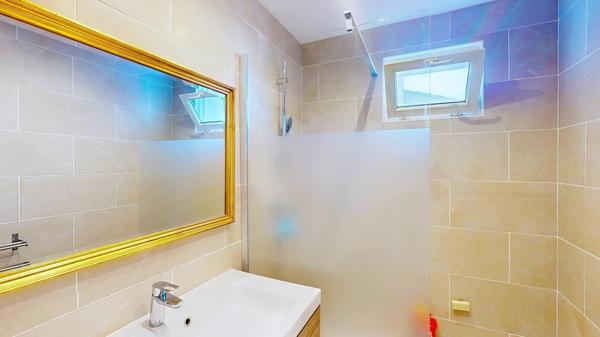 Appartement deux chambres, terrasse et garage