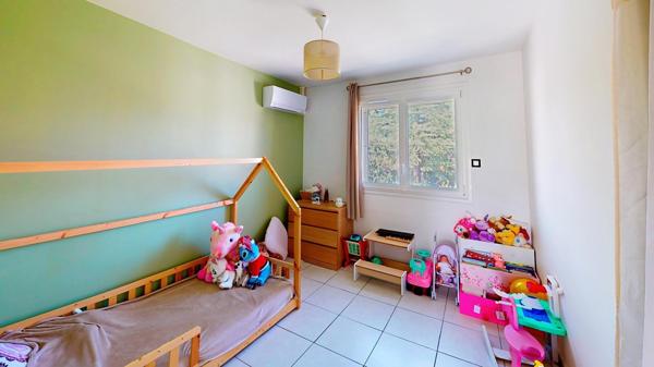 Appartement deux chambres, terrasse et garage