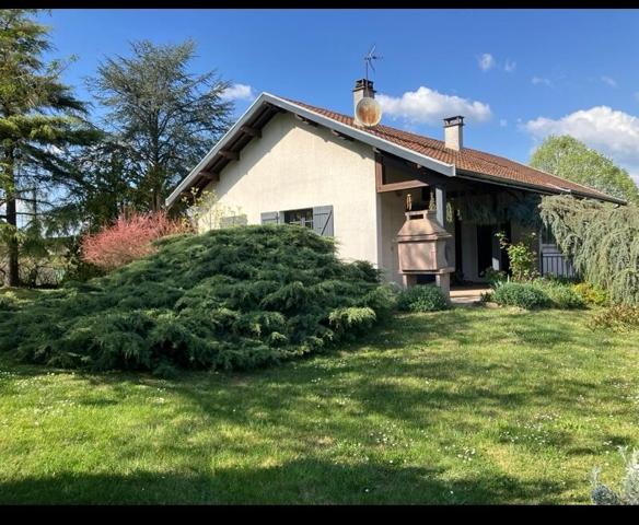 Villa offrant de beaux volume, sous sol complet, au calme