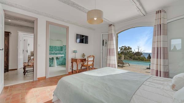 Vente Villa de luxe Les Issambres 10 Pièces 250 m²