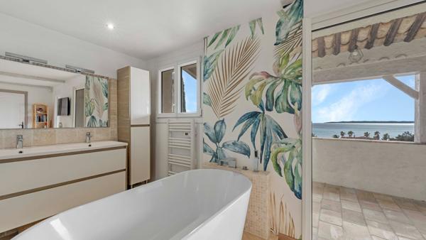 Vente Villa de luxe Les Issambres 10 Pièces 250 m²