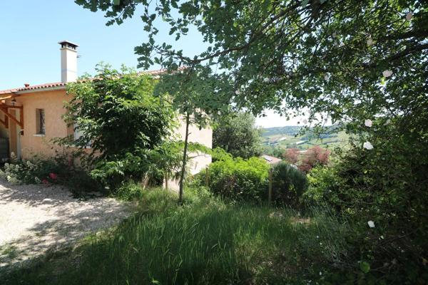 Maison T5 plus garage sur terrain de 750 m²