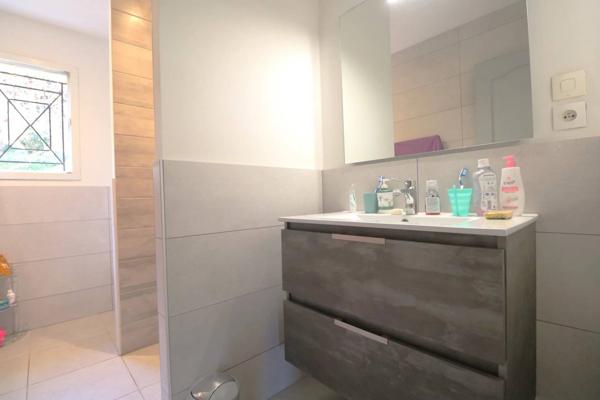Maison T5 plus garage sur terrain de 750 m²