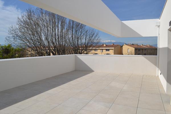 Location d'un appartement F4 (79 m²) à PERPIGNAN TERRASSE 42M2 DERNIER ETAGE