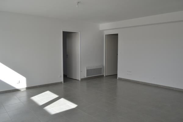 Location d'un appartement F4 (79 m²) à PERPIGNAN TERRASSE 42M2 DERNIER ETAGE