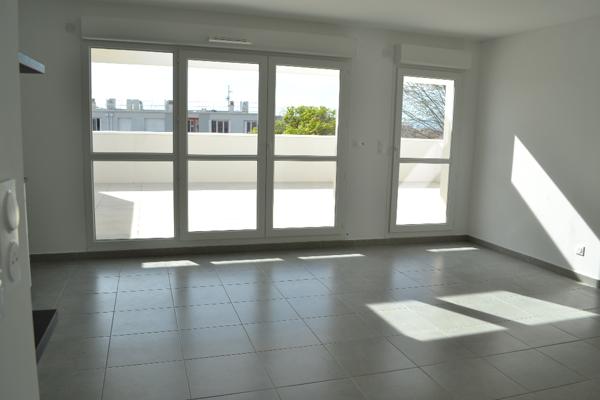 Location d'un appartement F4 (79 m²) à PERPIGNAN TERRASSE 42M2 DERNIER ETAGE