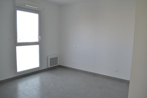 Location d'un appartement F4 (79 m²) à PERPIGNAN TERRASSE 42M2 DERNIER ETAGE