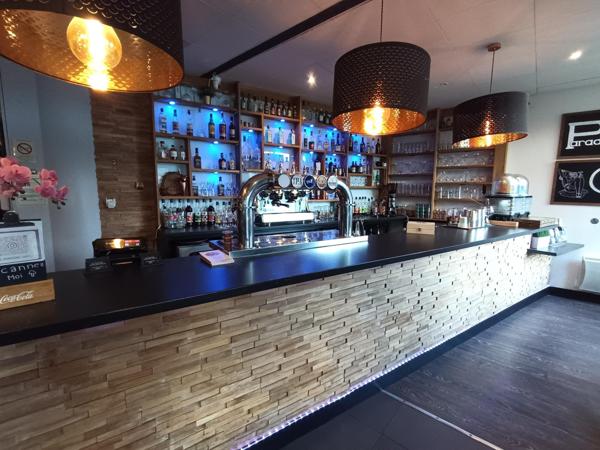 MURS ET FONDS DE COMMERCE EMPLACEMENT EXCEPTIONNEL COEUR DE VILLE VAUREAL