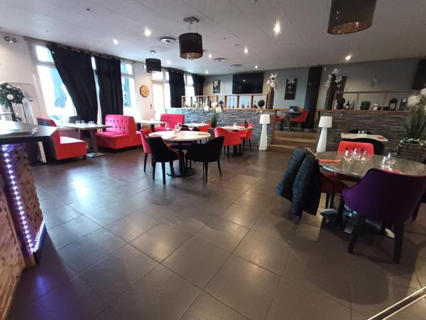 MURS ET FONDS DE COMMERCE EMPLACEMENT EXCEPTIONNEL COEUR DE VILLE VAUREAL