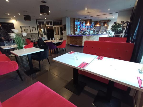 MURS ET FONDS DE COMMERCE EMPLACEMENT EXCEPTIONNEL COEUR DE VILLE VAUREAL