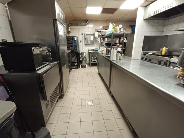 MURS ET FONDS DE COMMERCE EMPLACEMENT EXCEPTIONNEL COEUR DE VILLE VAUREAL