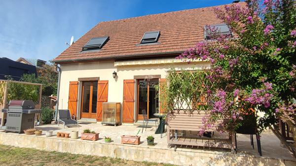 Maison familiale 4 chambres avec confort de vie plain-pied ! 545 000 € **  - Référence  26-3898