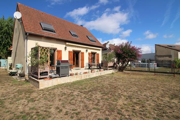 Maison familiale 4 chambres avec confort de vie plain-pied ! 545 000 € **  - Référence  26-3898