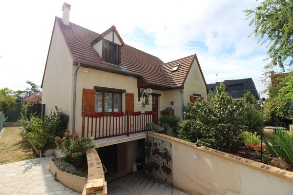 Maison familiale 4 chambres avec confort de vie plain-pied ! 545 000 € **  - Référence  26-3898