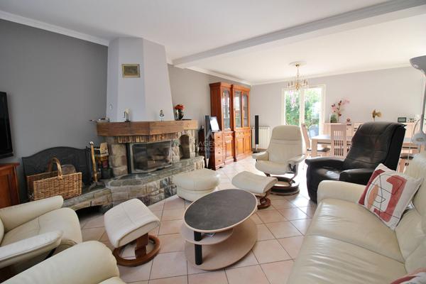 Maison familiale 4 chambres avec confort de vie plain-pied ! 545 000 € **  - Référence  26-3898